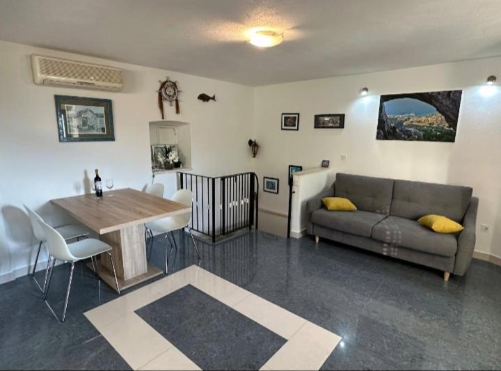 Apartmani Dalmacija Brela Exteriör bild